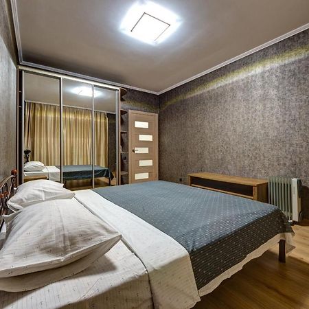 Apartments Near Ukraina Shopping Mall Kyiv Exterior photo